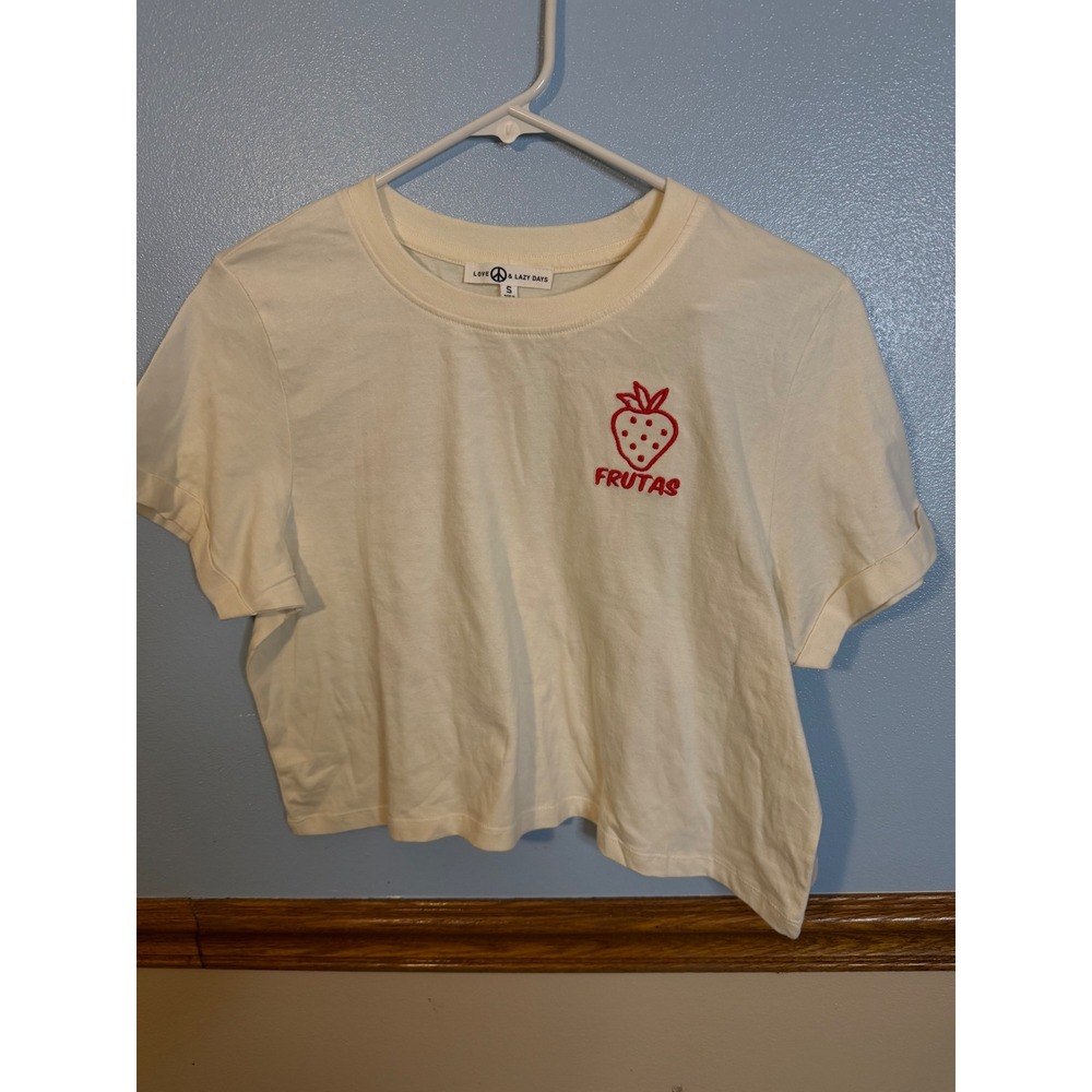 LPLD Love Peace & Lazy Days Frutas Strawberry Graphic Crop Top Cream Small NWT